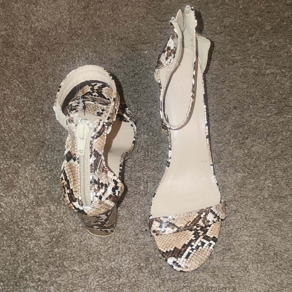 Elegant Brown and Cream Heels with Sophisticated Design